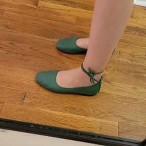 Custom-made Leather Green Flats Size 7-7.5 NWT